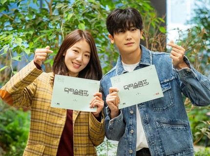 5 Potret Chemistry Park Hyung Sik dengan Lawan Mainnya, Terbaru Park Shin Hye