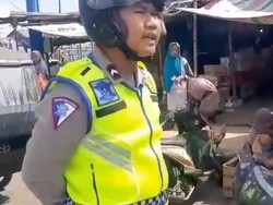 Duh! Emak-emak di Sumsel Bentak Polisi Saat Disetop Lawan Arus-Tak Berhelm