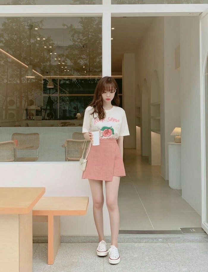 Rekomendasi Outfit Warna Peach, Bikin Terlihat Awet Muda!