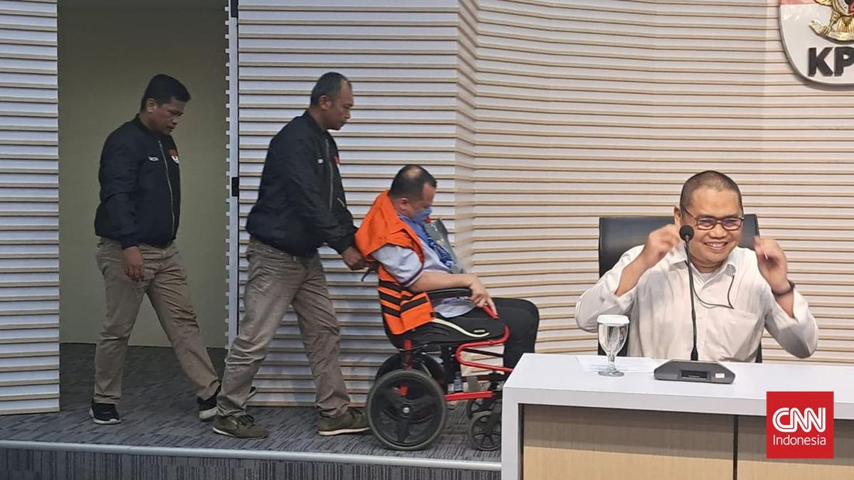 FOTO: Rompi Oranye untuk Helmut Tersangka Penyuap Wamenkumham