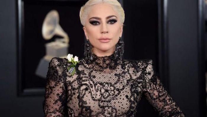 Cantik dan Cemerlang, 10 Artis Perempuan Ini Punya IQ Tinggi