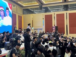 Mahfud Ajak Relawan Madura di Malaysia Nyanyi Tanduk Majen