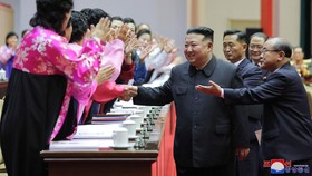 FOTO: Tangis Kim Jong Un, Minta Wanita Korut Punya Banyak Anak