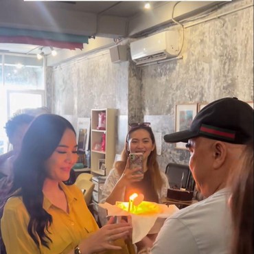 Ultah ke-24, 7 Momen Amanda Manopo Nangis Dapat Kejutan Sederhana dari Ayah & Kakak