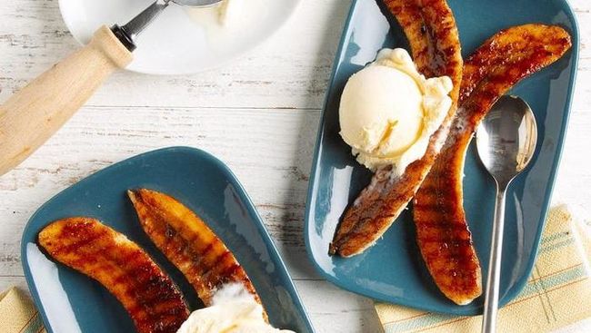 Pisang bakar menjadi salah satu pilihan camilan tradisional yang tetap populer hingga sekarang karena rasanya manis, harum, dan mudah dibuat.