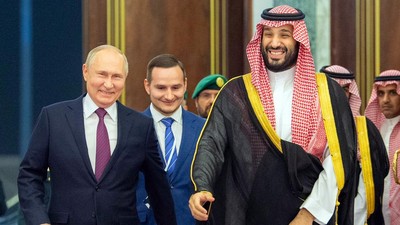 Presiden Rusia Vladimir Putin bertemu dengan Putra Mahkota sekaligus Perdana Menteri Pangeran MbS pada Rabu (6/12) usai berkunjung ke Uni Emirat Arab (UEA).