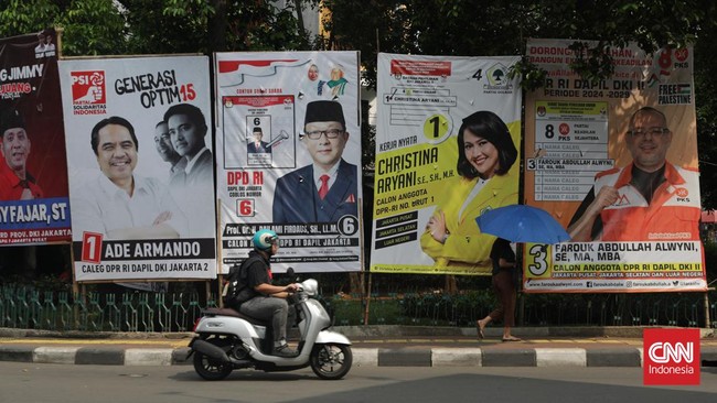 Saat baliho bertebaran di tepi jalan tanpa visi misi dan latar jelas, sejumlah situs menyediakan informasi lengkap mereka yang berkompetisi di Pemilu 2024.