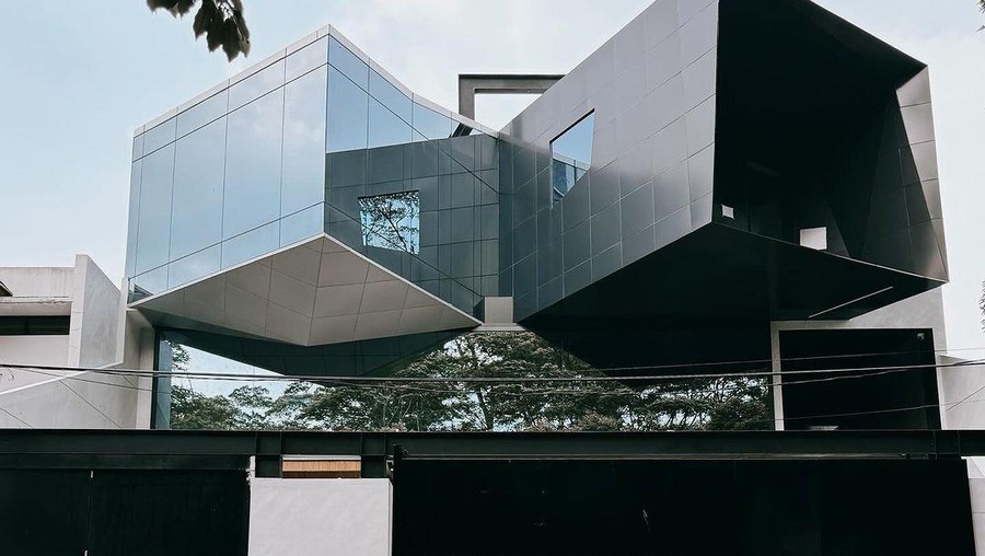 Rumah Baru Atta Halilintar dan Aurel Hermansyah Rumah Baru Atta Halilintar dan Aurel Hermansyah