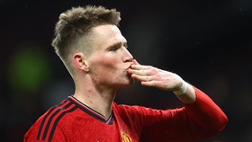 Manchester United vs Chelsea: Meme Lucu McTominay Kerasukan Ronaldo