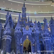 Cuma di Senayan City Kamu Bisa Belanja Diriingi Orkestra di Sekitar Kastil Eropa