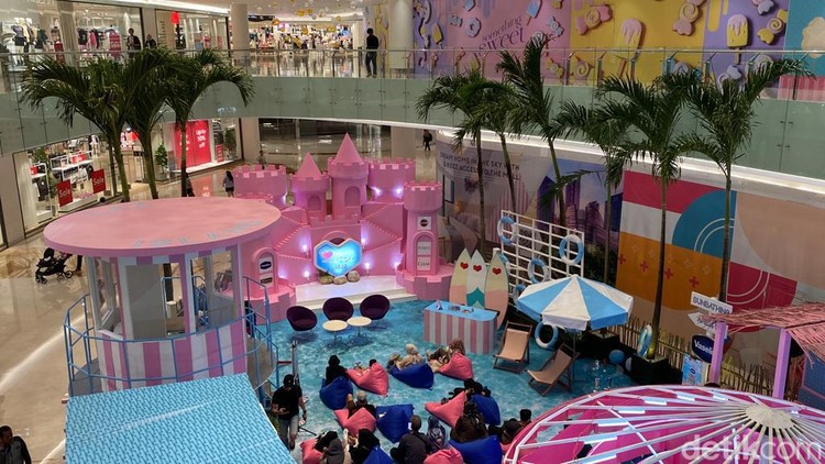 Sensasi belanja sambil piknik di Laz Island Surabaya