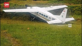 VIDEO: Pesawat Tergelincir. Tabrak Tebing. Penumpang Selamat