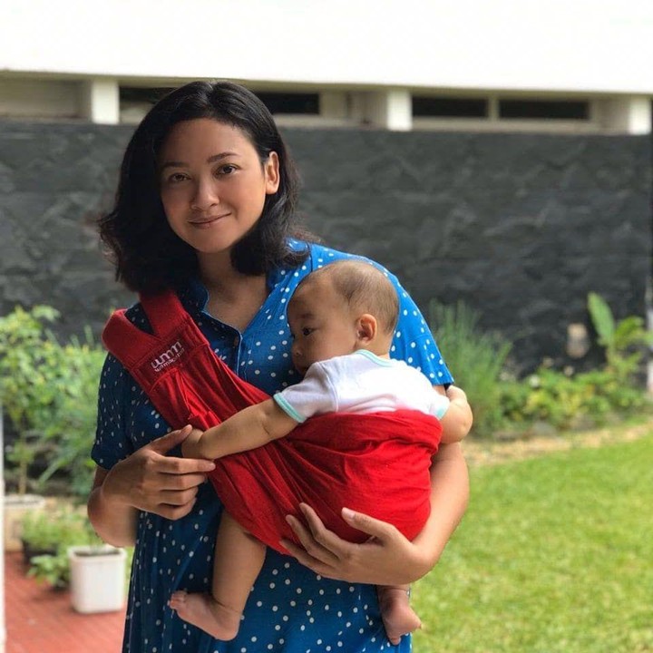 <p>Tahun demi tahun berlalu, Agni Pratistha kini telah menjalani peran sebagai seorang Bunda, lho. Ia sibuk mengasuh tiga anak laki-lakinya. (Foto: Instagram @agnipratistha)</p>