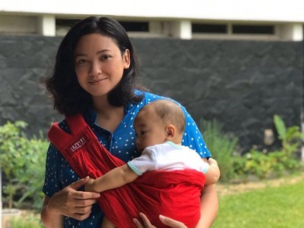 7 Potret Aghni Pratistha, Puteri Indonesia yang Kini Sibuk Asuh 3 Anak Laki-lakinya