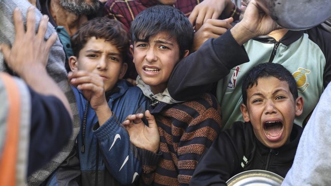 Anak-anak Gaza yang tinggal di kamp pengungsian di Rafah menderita tak terkira akibat bombardir Israel.