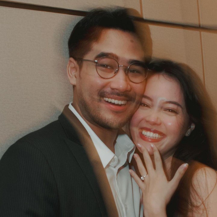<p>Penantiannya selama tujuh tahun membuahkan hasil yang sangat baik. Tak butuh waktu lama, ia pun segera memberikan jawaban. "<em>She said yes</em>," tulis Anggika, dikutip dari laman <em>Instagram@anggikabolsteril,</em> Jumat (8/12/2023). (Foto: Instagram@anggikabolsterli)</p>
