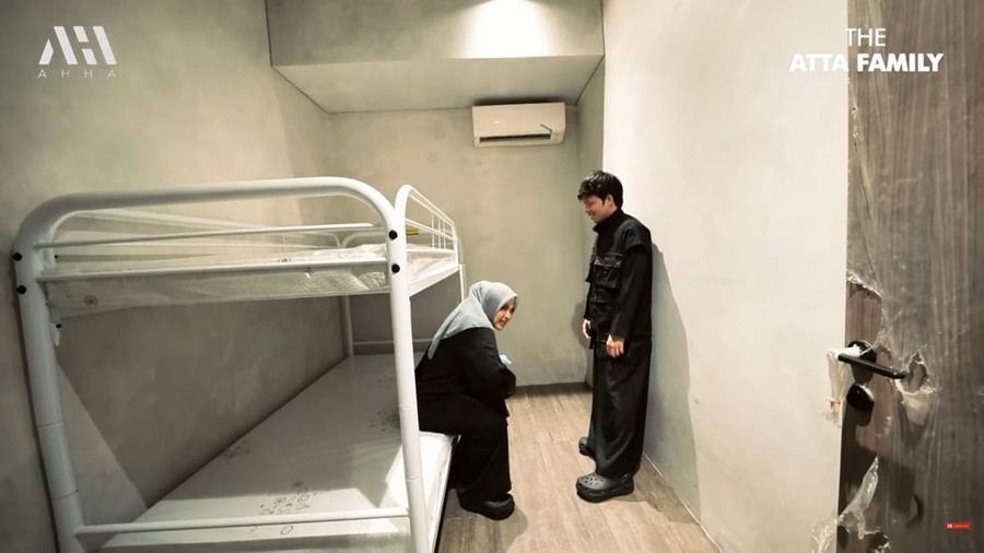 Atta Halilintar dan Aurel Hermansyah Atta Halilintar dan Aurel Hermansyah tunjukkan kamar karyawan