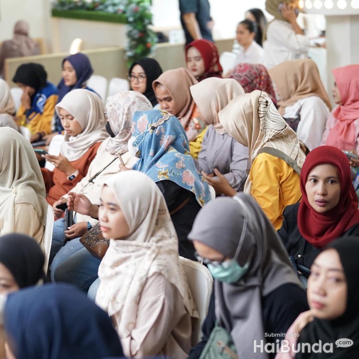<p>Pada kesempatan ini, para Bunda akan mendapatkan berbagai inforrmasi seputar literasi keuangan. Tak hanya itu, ada pula fakta-fakta menarik tentang karier hingga bekal masa depan keluarga. (Foto: Tim HaiBunda)</p>
