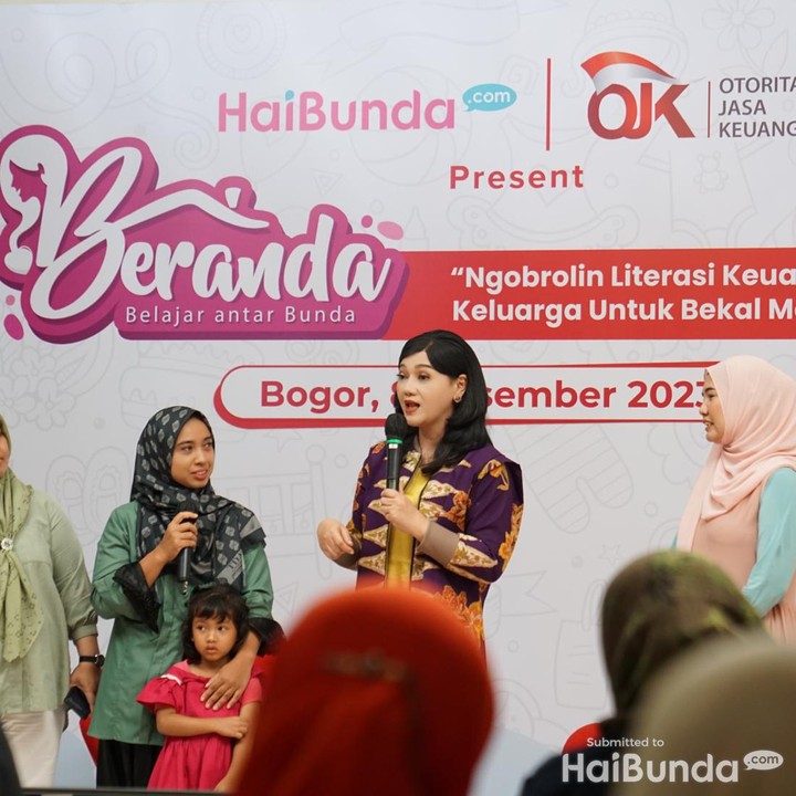 <p>"Boleh enggak berutang? Boleh, kalau yang produktif. Misal kalau mau usaha. Tapi harus diingat, harus sesuai dengan kemampuan. Maksimal 30 persen dari penghasilan yang didapat," ujar Friderica. (Foto: Tim HaiBunda)</p>