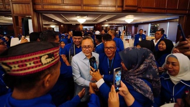 Menteri Perdagangan, Zulkifli Hasan, optimis keberadaan IKN Nusantara akan membuat Kalimantan menjadi pusat perhatian dunia.