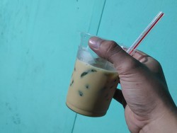 Teguk Segarnya Es Cendol Sagu di Merauke yang Manis dan Mewah