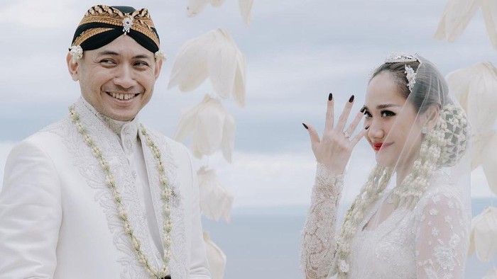 Terheboh 2023! 5 Artis Gegerkan Publik Tiba-Tiba Unggah Foto Nikahan di Instagram
