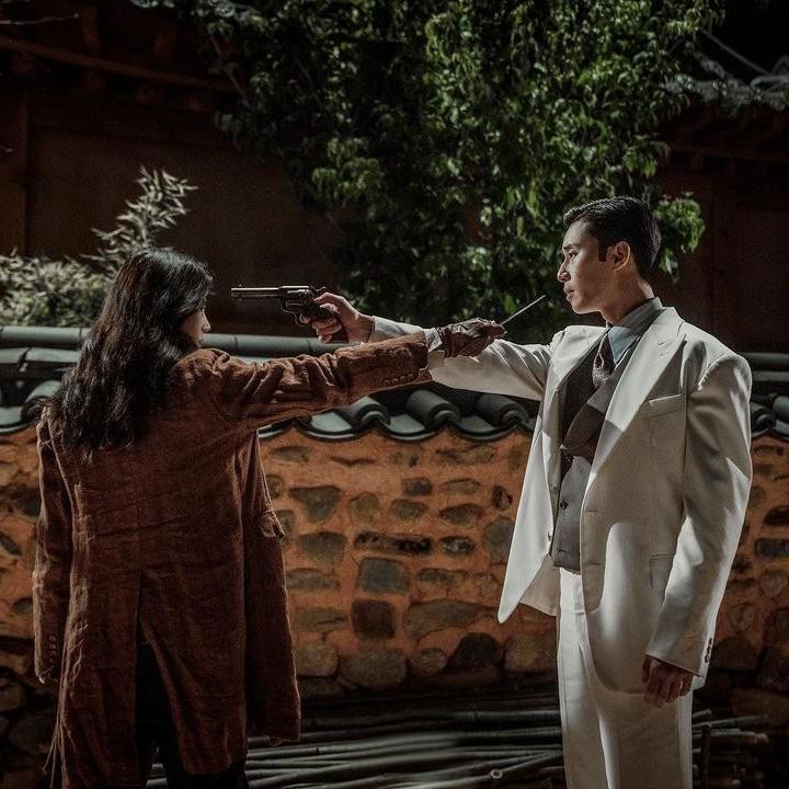 <p>Drama Korea terbaru<em> Gyeongseong Creature</em> akan meluncur pada 22 Desember 2023 mendatang. Banyak penonton tak sabar menantikan serial ini karena ingin melihat Han So Hee dan Park Seo Joon. (Foto: Instagram @netflixkr)</p>
