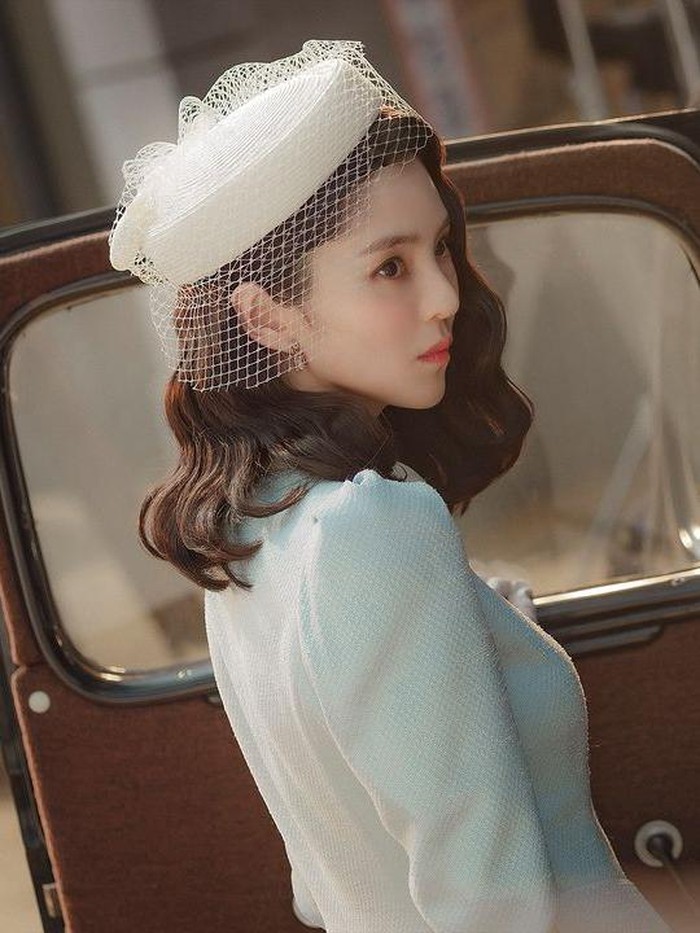 Dalam drama ini, Han So Hee tampil anggun hingga 'badass' di mana terdapat adegan-adegan aksi yang akan dilakoninya./ Foto: instagram.com/netflixkcontent