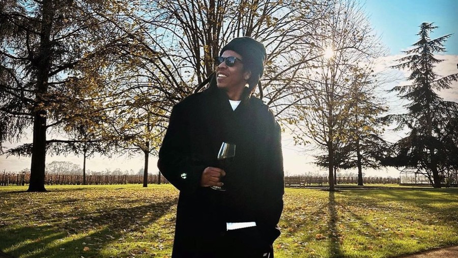 Jay-Z merayakan ulang tahunnya di Bordeaux, Prancis. Jay-Z merayakan ulang tahunnya di Bordeaux, Prancis.