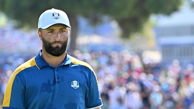 Pegolf Spanyol Jon Rahm menciptakan sensasi di dunia golf setelah menerima tawaran £450 juta (setara Rp8,7 triliun) dari Arab Saudi untuk bermain di LIV Golf.