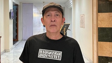 Jenazah Yayu Unru Dibawa ke TPU Usai Putra Bungsu Tiba di Rumah Duka