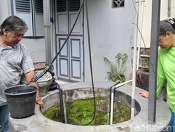 Pokdarwis Pasang Barcode di Situs-situs Bersejarah Kampung Kemlayan Solo