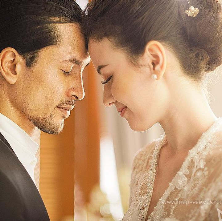 <p>Meski terpaut usia yang cukup jauh, mereka masih tetap harmonis sampai saat ini, lho, Bunda. Kita doakan, semoga rumah tangga mereka selalu harmonis dan langgeng, ya. (Foto: Instagram @kimbrlyryder dan @edward_akbar)</p>