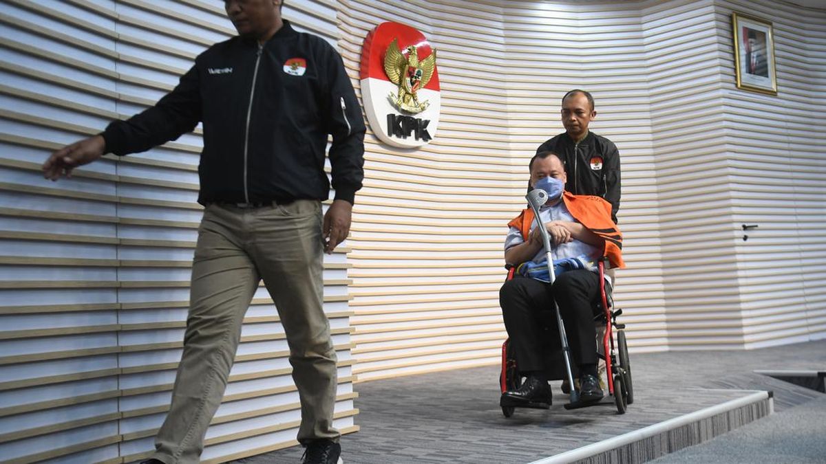FOTO: Rompi Oranye untuk Helmut Tersangka Penyuap Wamenkumham