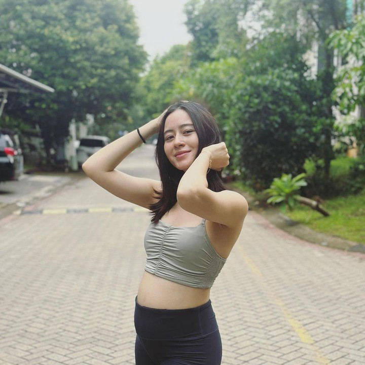 <p>Laura Theux diketahui menikah dengan Indra Brotolaras pada Maret 2023. Beberapa bulan berselang setelah pernikahan, Laura telah mengandung calon anak pertama mereka, Bunda. (Foto: Instagram: @laura_theux)</p>