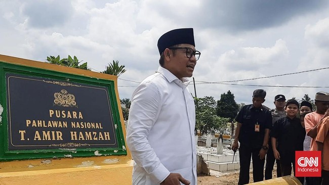 Cak Imin merespons kebijakan PBNU mencopot Kiai Marzuki Mustamar dengan mengunggah video ucapan Marzuki soal pesantren-pesantren besar dukung AMIN.
