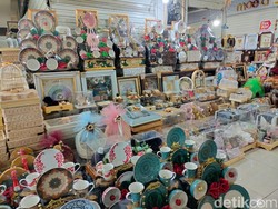 Penjual Parsel di Cikini Mulai Kebanjiran Order Jelang Natal-Tahun Baru