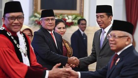 FOTO: Jokowi Lantik Kepala BNN dan Hakim MK