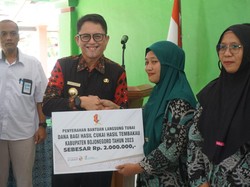 Turunkan Angka Kemiskinan Ekstrem, Pemkab Bojonegoro Bagikan BLT-Bansos