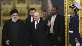 Putin dan Presiden Iran Raisi Kompak Cari Cara Setop Agresi Israel