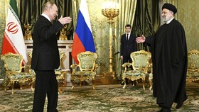 FOTO: Presiden Iran Ebrahim Raisi Bertemu Putin Bahas Genosida di Gaza