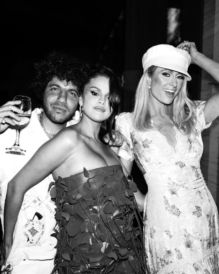 New Couple Alert! Selena Gomez Konfirmasi Pacaran dengan Benny Blanco