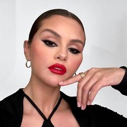 New Couple Alert! Selena Gomez Konfirmasi Pacaran dengan Benny Blanco