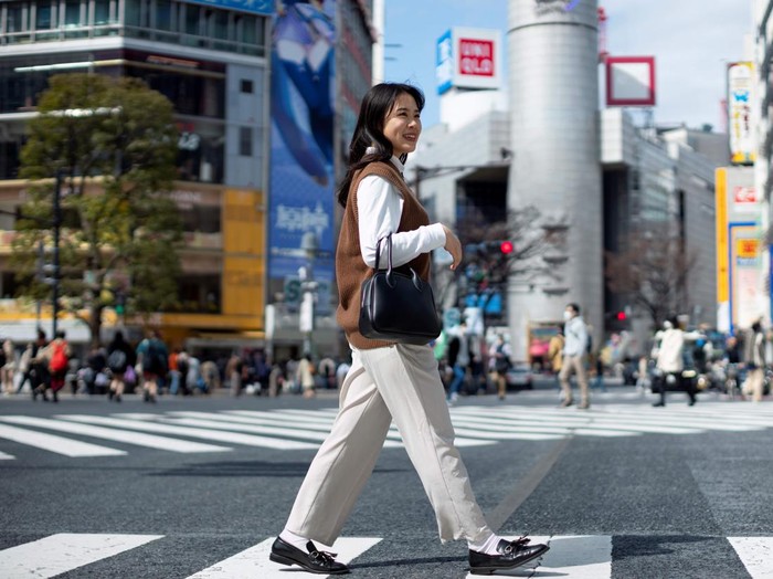 Senang berjalan kaki/ Foto: Freepik.com/freepik