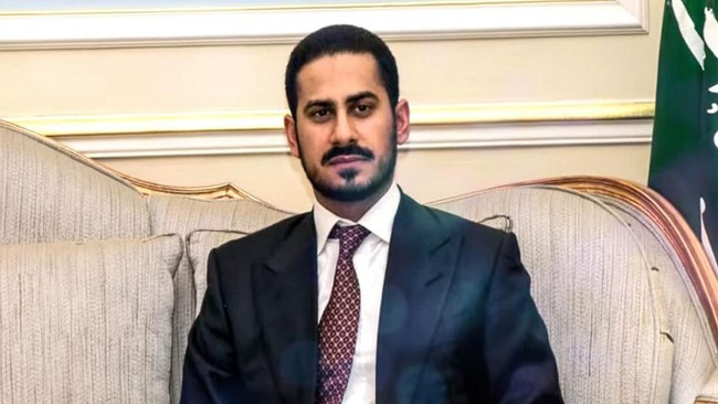 Pangeran Arab Saudi Talal bin Abdulaziz bin Bandar Al Saud menjadi sorotan usai meninggal dunia karena kecelakaan pesawat.