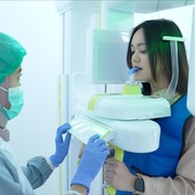 Biar Senyum Percaya Diri, Tanam Tawarkan Implan Gigi Tanpa Bedah yang Berlokasi di Rata Clinic Center!