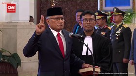 VIDEO: Jokowi Lantik Irjen Marthinus Hukom Jadi Kepala BNN