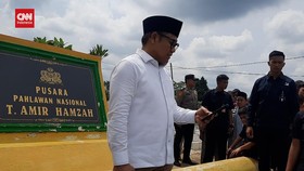 VIDEO: Cak Imin Ziarah ke Makam Amir Hamzah, Baca Puisi 'Taman Dunia'