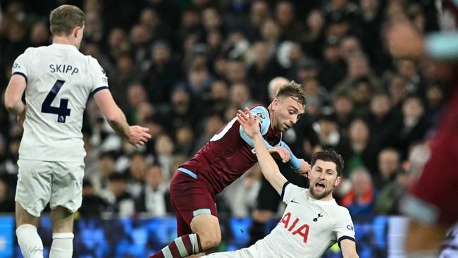 Hasil Liga Inggris: Tottenham Hotspur sebagai tuan rumah harus telan kekalahan 1-2 dari West Ham United pada Jumat (8/12) dini hari WIB. 