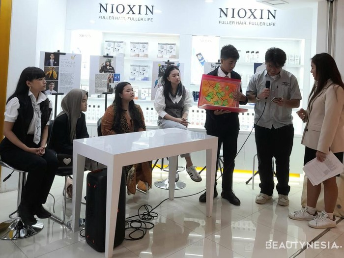 Workshop dari Neighbors yang menghadirkan ambassador Yayasan Kanker Anak Indonesia dan Zara Leola